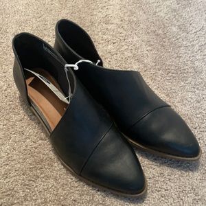 Universal Thread Target Black Booties